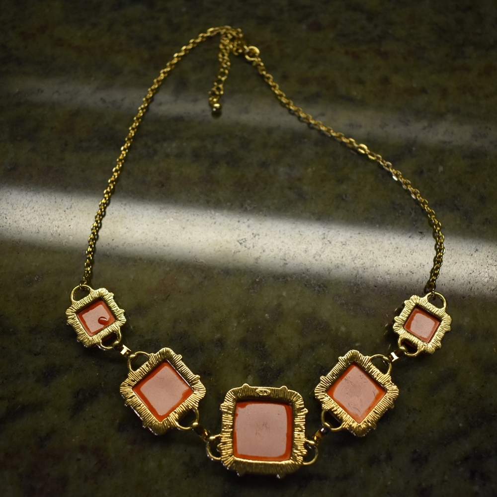 Orange! Unbranded costume necklace - Picture 5 of 7